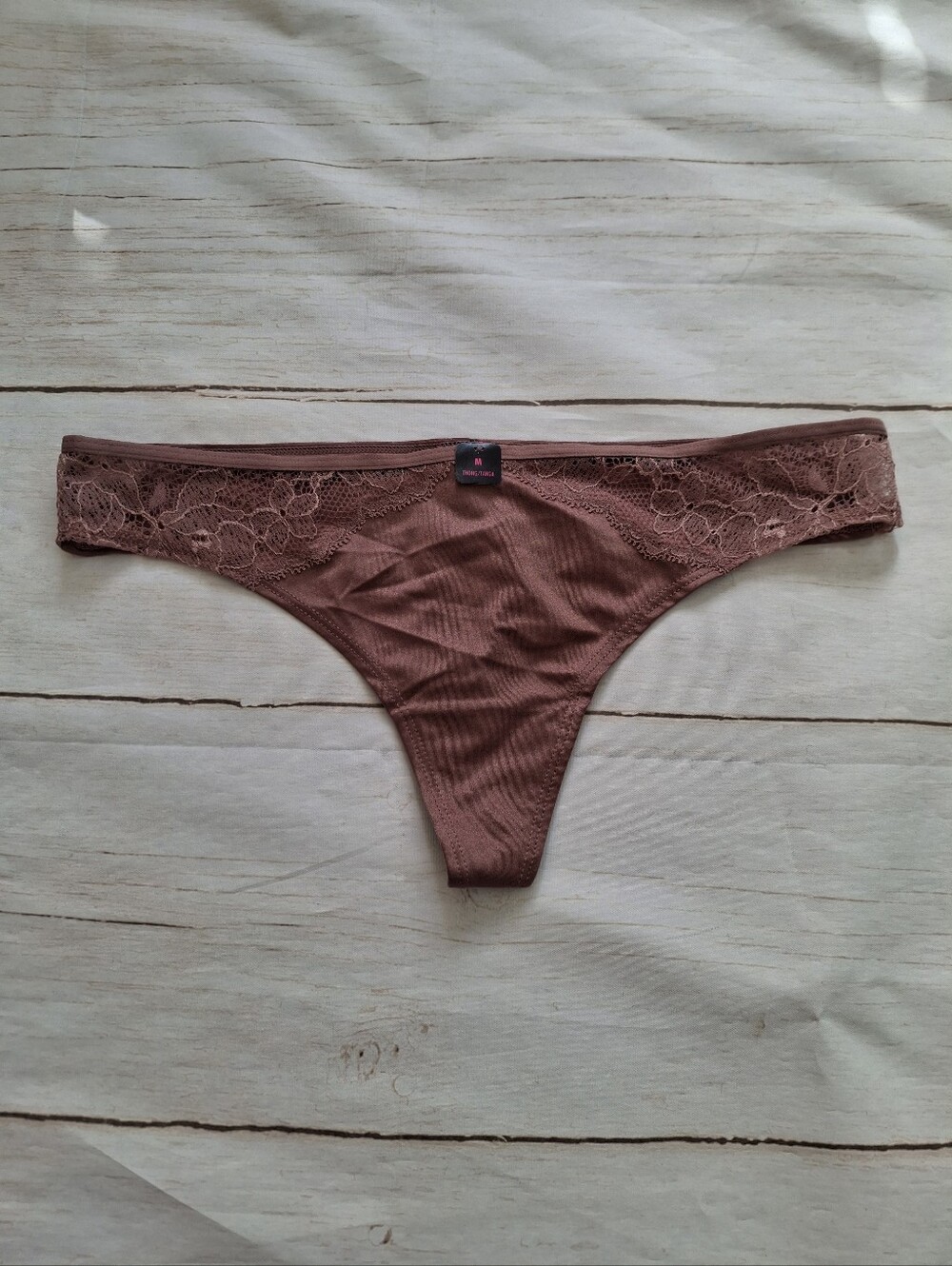 La SENZA Medium Lace Trim Thong NWT